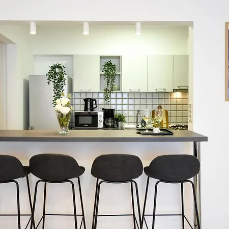 Modern Elegance In The Heart Of The City - romana Square