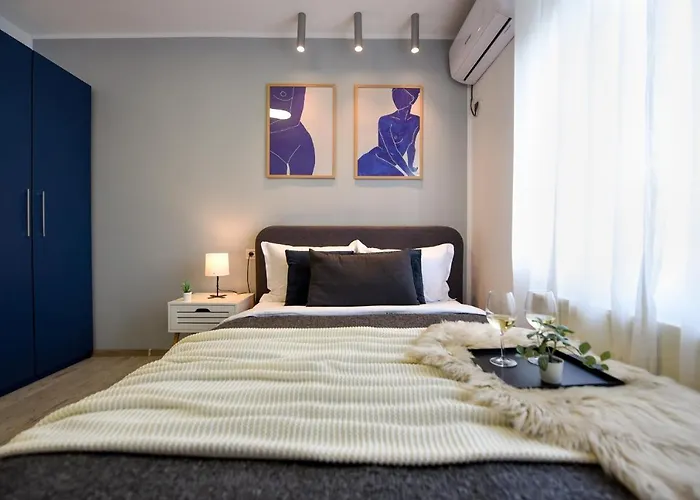 Modern Elegance In The Heart Of The City - romana Square 아파트