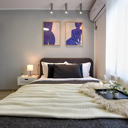 Modern Elegance In The Heart Of The City - romana Square Apartmán