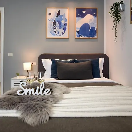 Modern Elegance In The Heart Of The City - romana Square Apartmán *