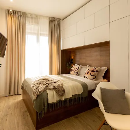 Modern Elegance In The Heart Of The City - romana Square Apartmán *