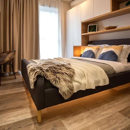 Modern Elegance In The Heart Of The City - romana Square Apartmán