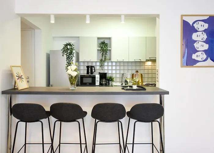 Modern Elegance In The Heart Of The City - romana Square