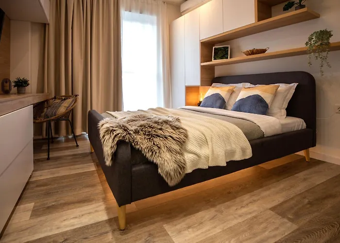 Modern Elegance In The Heart Of The City - romana Square Апартаменти